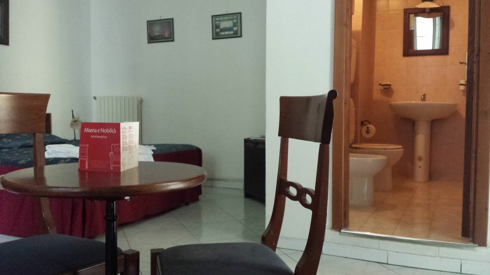 B&B Miseria E Nobilta' Napoli Bagian luar foto