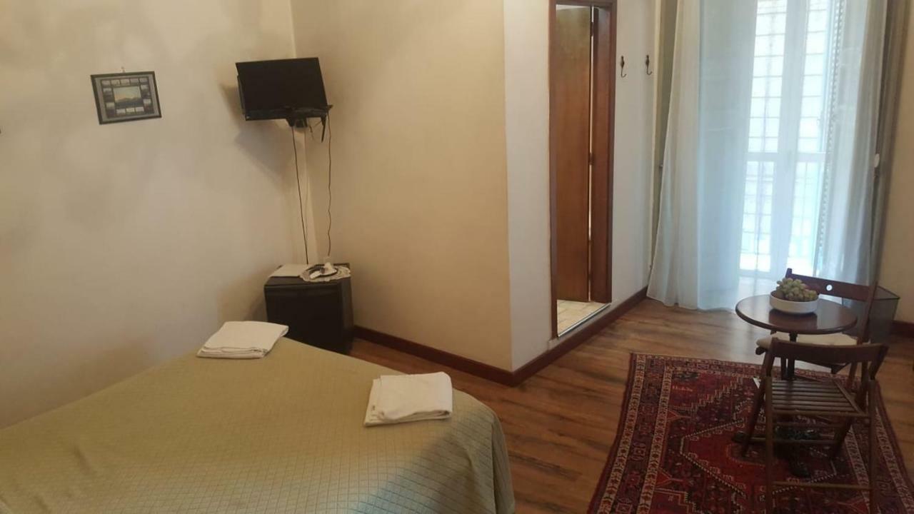 B&B Miseria E Nobilta' Napoli Bagian luar foto